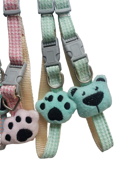 Collares de Peluche con Encanto – Diseño de Huella