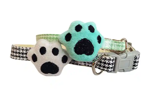 Collares de Peluche con Encanto – Diseño de Huella