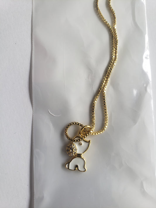 Cadena Dorada con Dije de Perrito Blanco