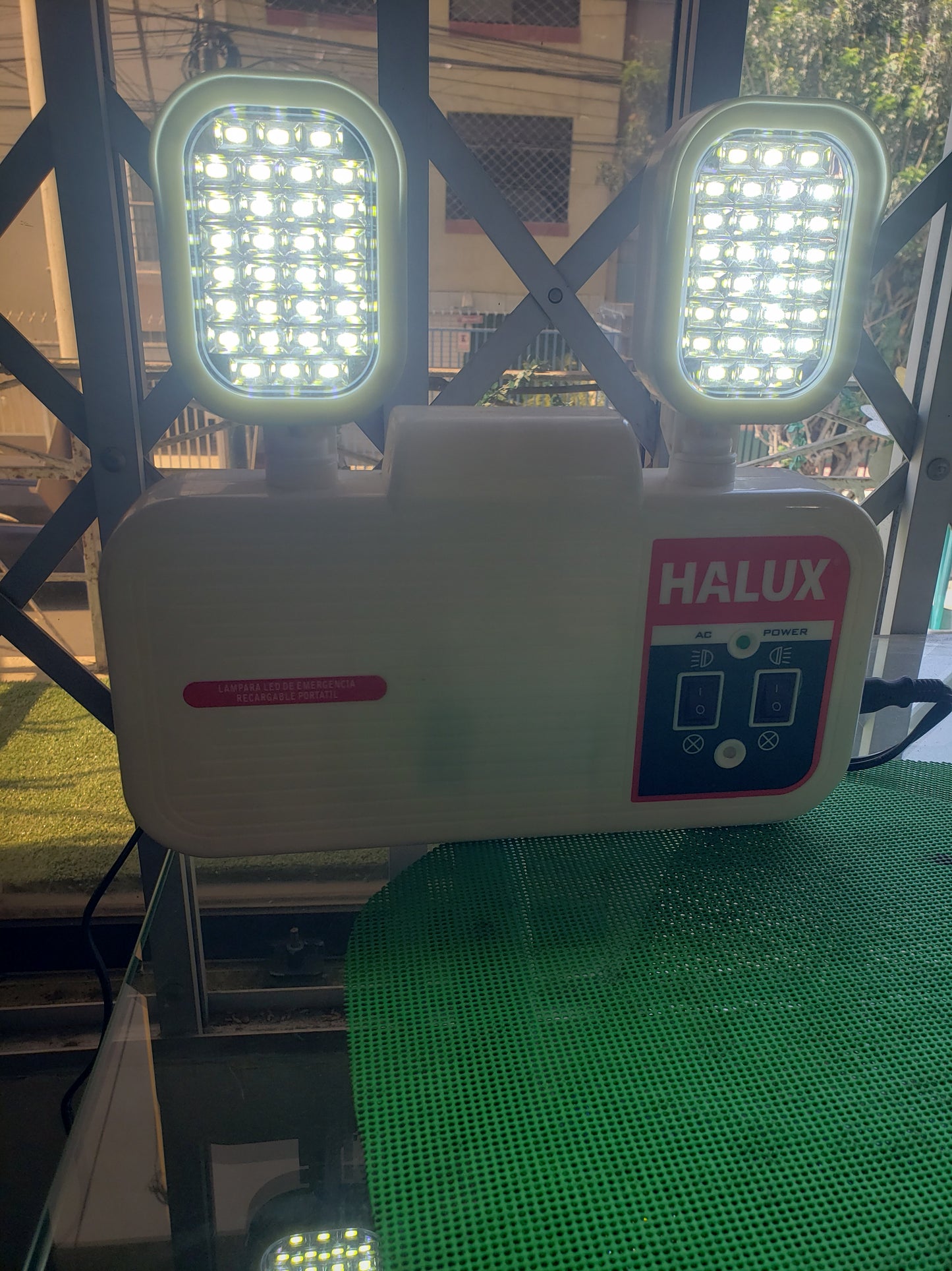 Lámpara de Emergencia 48 LED – 800LM | Halux
